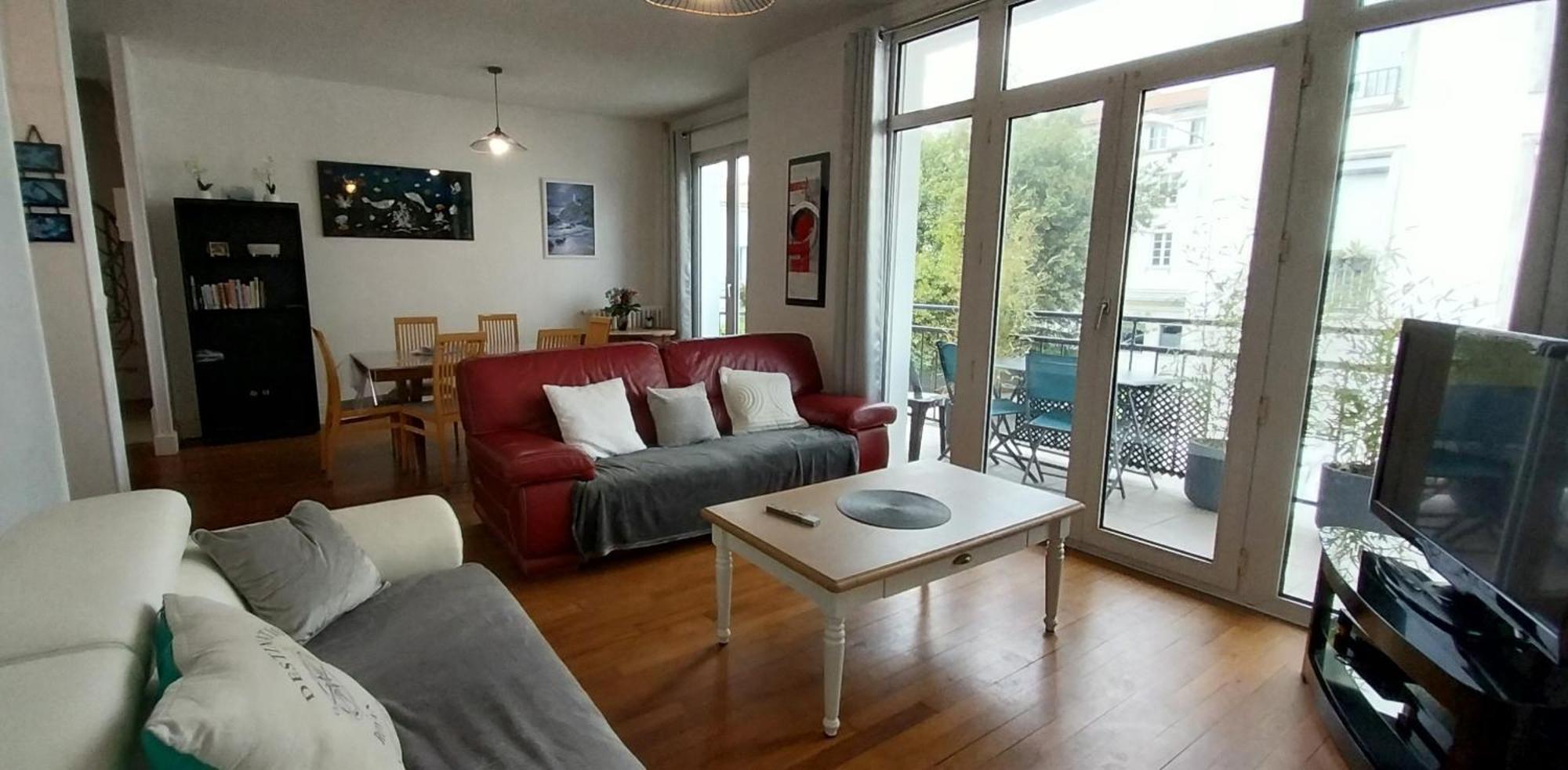 Maison De Ville Plein Centre, 3 Etoiles, A 200M De La Plage, Parking Prive, Wifi Royan Exterior photo